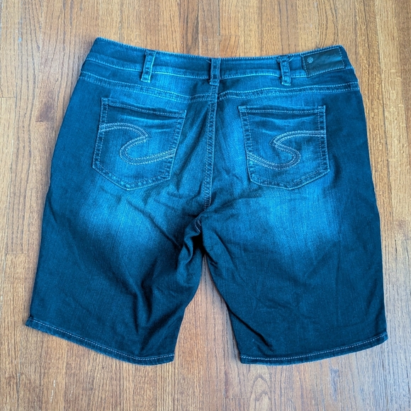 Silver Jeans | Suki Mid Bermuda Jean Shorts | 20 - Picture 5 of 5